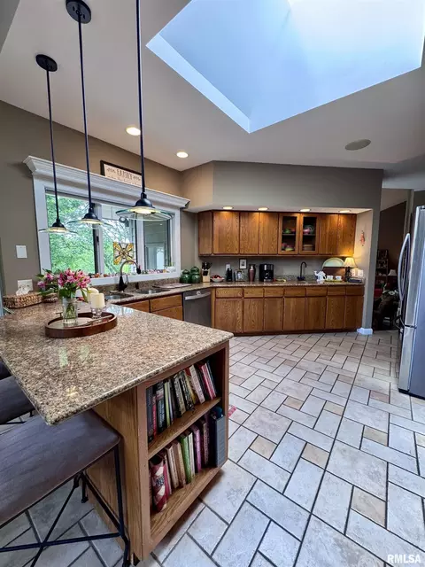 Kitchen - 14 Elmo Dr, Macomb, IL 61455 photo 2 of 10
