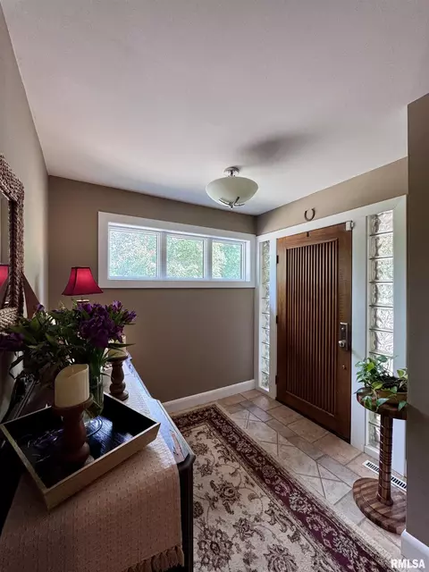 Entry Way - 14 Elmo Dr, Macomb, IL 61455 photo 1 of 4