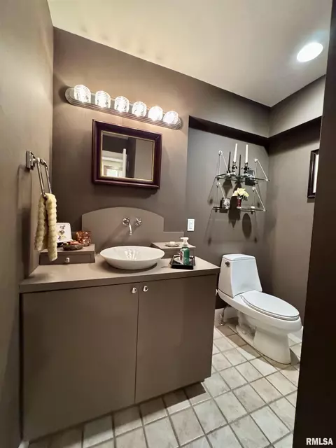 Bath - 14 Elmo Dr, Macomb, IL 61455 photo 1 of 4