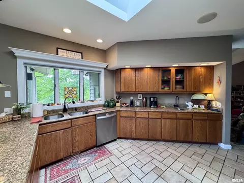 Kitchen - 14 Elmo Dr, Macomb, IL 61455 photo 4 of 10