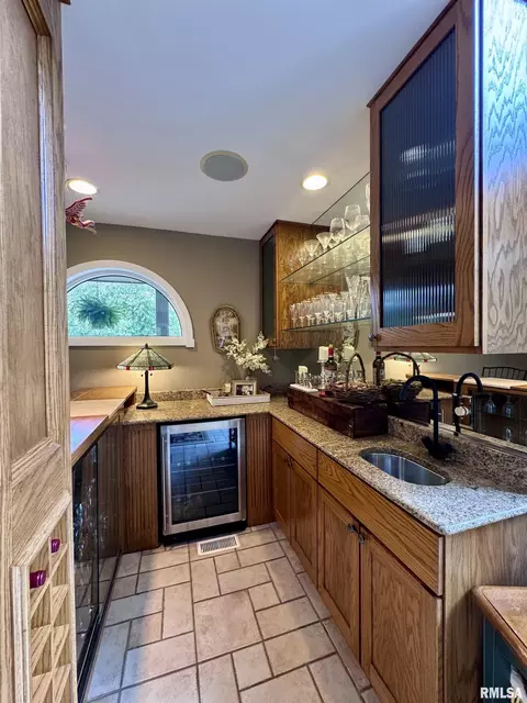 Kitchen - 14 Elmo Dr, Macomb, IL 61455 photo 9 of 10