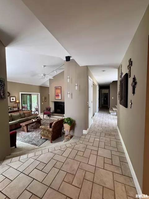Entry Way - 14 Elmo Dr, Macomb, IL 61455 photo 2 of 4