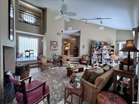 Living - 14 Elmo Dr, Macomb, IL 61455 photo 2 of 5