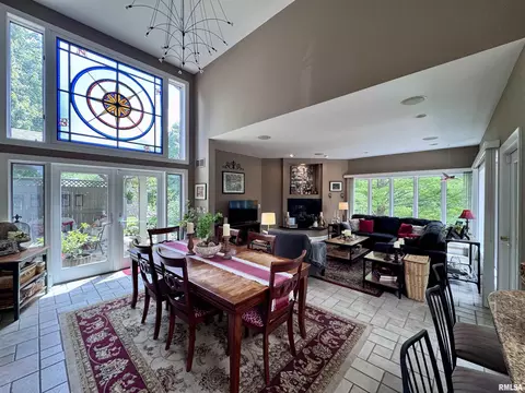 Dining - 14 Elmo Dr, Macomb, IL 61455 photo 2 of 5