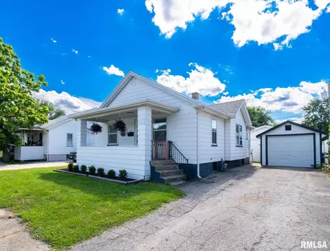 1227 Howard Ct, Pekin, IL 61554