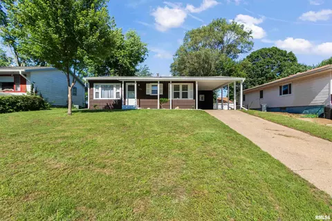 109 N 19th St, Pekin, IL 61554