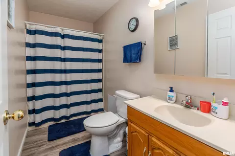 Bath - 307 Evergreen Trl, Herrin, IL 62948 photo 2 of 2