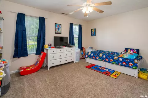 Bedroom - 307 Evergreen Trl, Herrin, IL 62948 photo 3 of 4