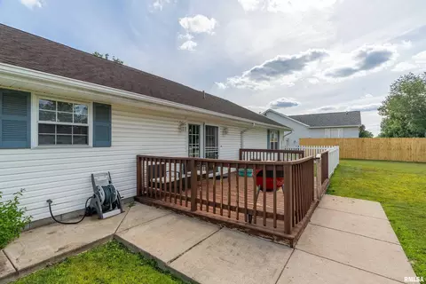Exterior - 307 Evergreen Trl, Herrin, IL 62948 photo 4 of 7