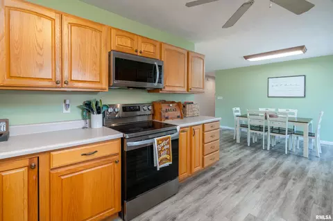 Kitchen - 307 Evergreen Trl, Herrin, IL 62948 photo 4 of 4