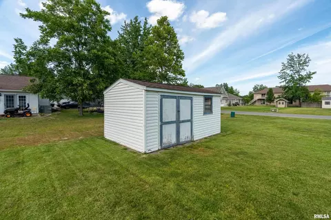 Exterior - 307 Evergreen Trl, Herrin, IL 62948 photo 6 of 7