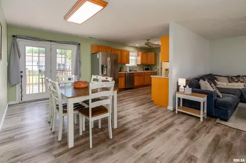 Dining - 307 Evergreen Trl, Herrin, IL 62948 photo 1 of 2