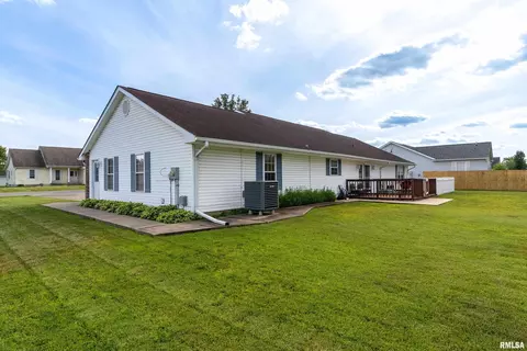 Exterior - 307 Evergreen Trl, Herrin, IL 62948 photo 5 of 7