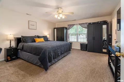 Bedroom - 307 Evergreen Trl, Herrin, IL 62948 photo 1 of 4