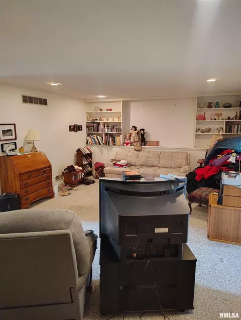 Other - 414 Summers Dr, Macomb, IL 61455 photo 7 of 8
