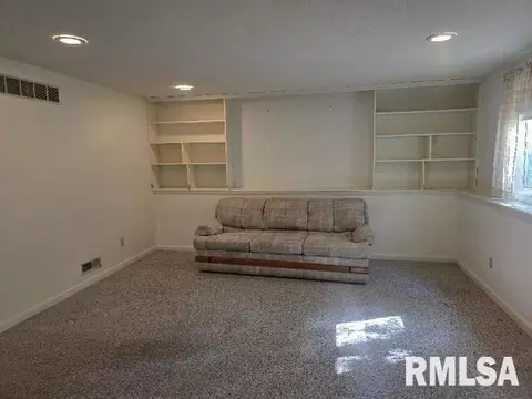 Living - 414 Summers Dr, Macomb, IL 61455 photo 2 of 3