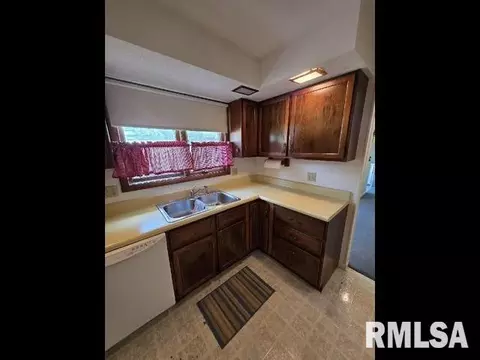 Kitchen - 414 Summers Dr, Macomb, IL 61455 photo 4 of 4