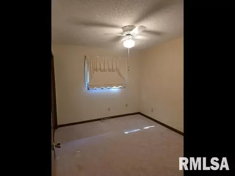 Bedroom - 414 Summers Dr, Macomb, IL 61455 photo 3 of 6