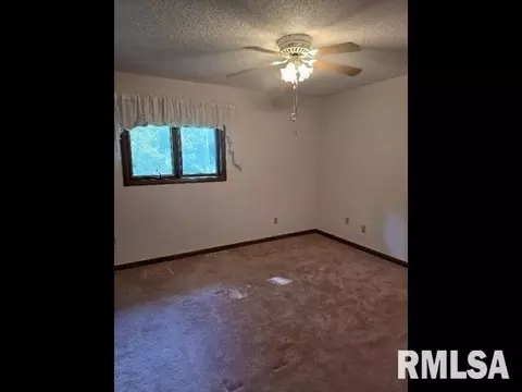 Bedroom - 414 Summers Dr, Macomb, IL 61455 photo 2 of 6