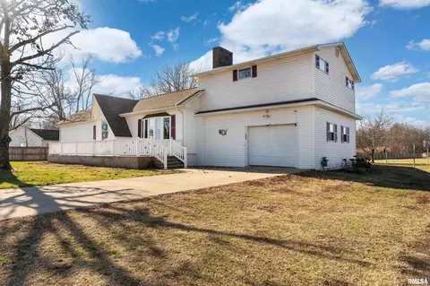 Exterior - 2305 Weaver Rd, Herrin, IL 62948 photo 3 of 5