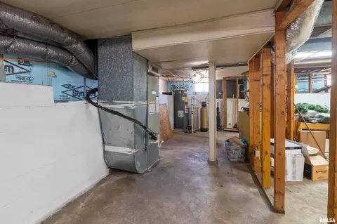Entry Way - 2305 Weaver Rd, Herrin, IL 62948 photo 1 of 1