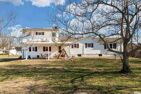 Exterior - 2305 Weaver Rd, Herrin, IL 62948 photo 4 of 5