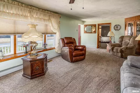 Living - 2305 Weaver Rd, Herrin, IL 62948 photo 3 of 3