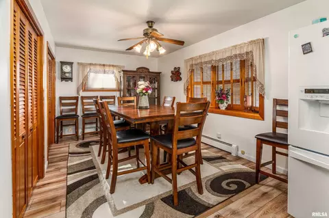 Dining - 2305 Weaver Rd, Herrin, IL 62948 photo 1 of 2