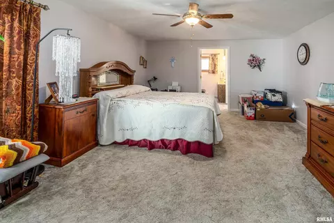 Bedroom - 2305 Weaver Rd, Herrin, IL 62948 photo 1 of 3