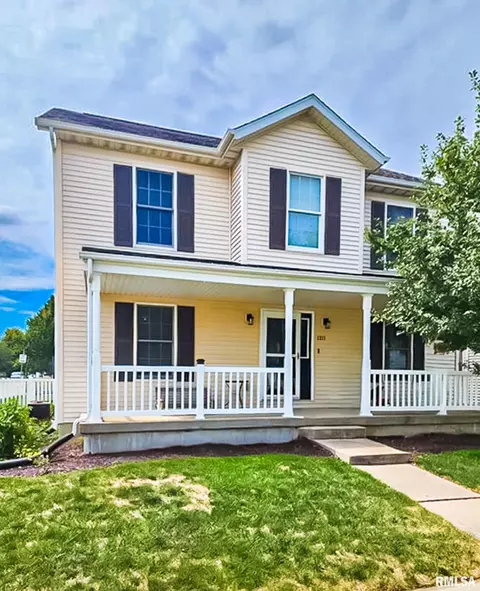 1311 Ogelthorpe Ave, Normal, IL 61761