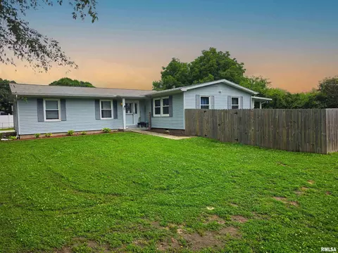 1342 Lakeview Ave, East Peoria, IL 61611