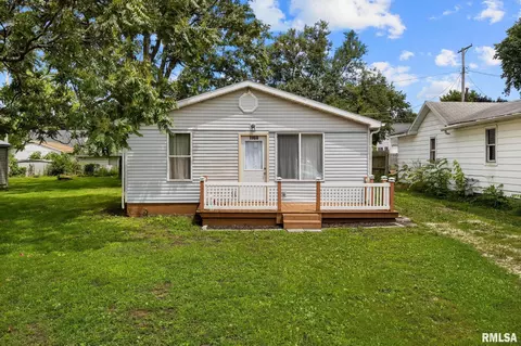 1908 American St, Pekin, IL 61554