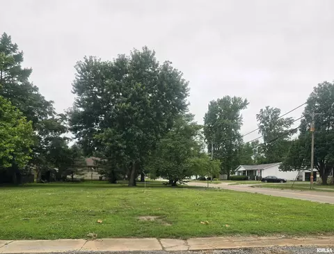 812 N Vicksburg St, Marion, IL 62959