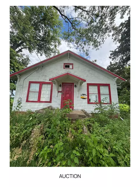 490 W Broadway St, Ipava, IL 61441
