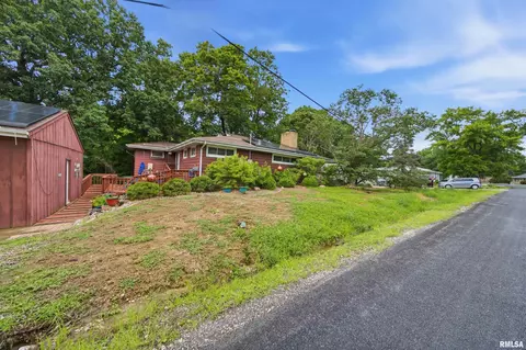 727 Oakwood Rd, East Peoria, IL 61611