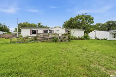 1504 Hillview Dr, Pekin, IL 61554