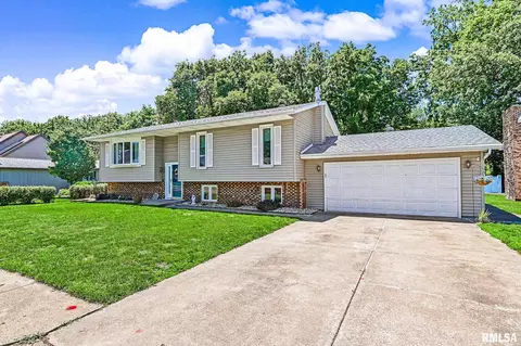 1201 Hawthorne Ave, Pekin, IL 61554