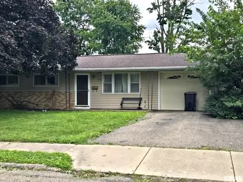 1350 Elm St, Canton, IL 61520