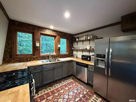 Kitchen - 417 Marigold Rd, Murphysboro, IL 62966 photo 2 of 5
