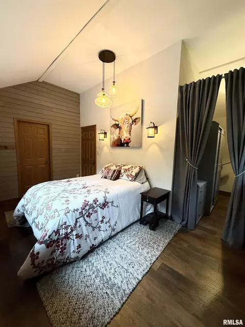 Bedroom - 417 Marigold Rd, Murphysboro, IL 62966 photo 2 of 3