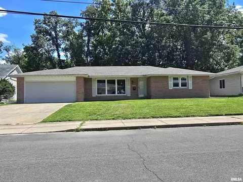 2020 W Newman Pkwy, Peoria, IL 61604