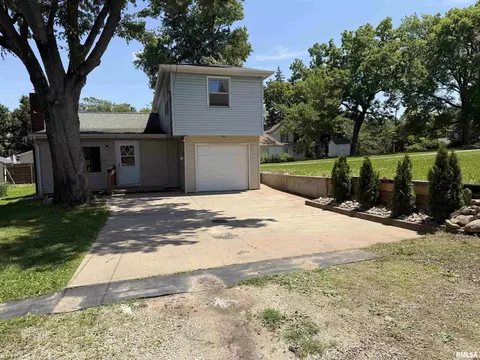 225 Grandview Ave, East Peoria, IL 61611