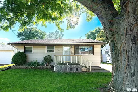 421 Capri St, Pekin, IL 61554
