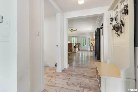 Entry Way - 412 Mine B Rd, Herrin, IL 62948 photo 6 of 7