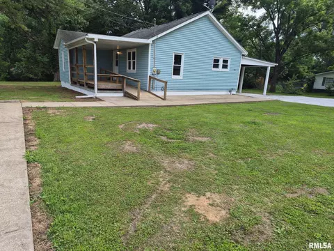 422 Mason St, Benton, IL 62812