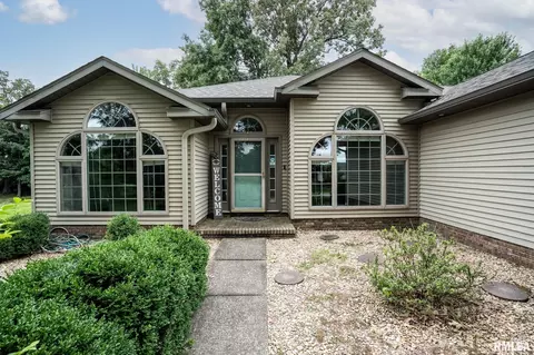 Exterior - 2803 Hickory Ln, Marion, IL 62959 photo 2 of 12