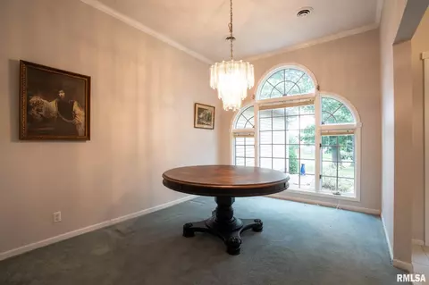 Dining - 2803 Hickory Ln, Marion, IL 62959 photo 2 of 2