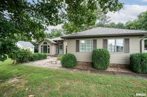 Exterior - 2803 Hickory Ln, Marion, IL 62959 photo 4 of 12