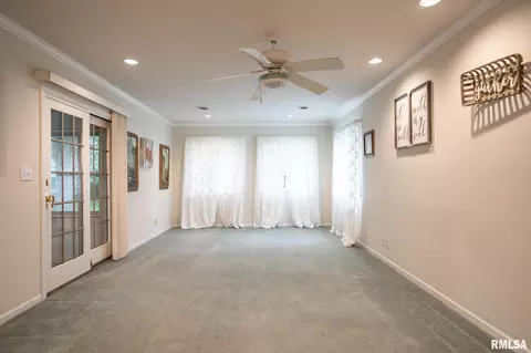 Living - 2803 Hickory Ln, Marion, IL 62959 photo 4 of 4