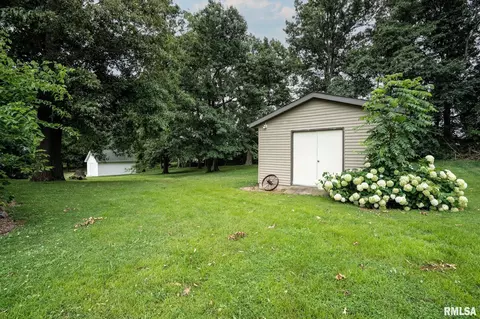 Exterior - 2803 Hickory Ln, Marion, IL 62959 photo 10 of 12